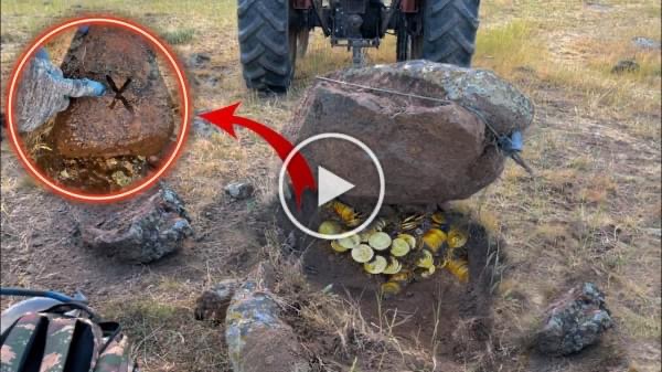 Me traktor ‘theu’ një gurr të madh midis fushe, ajo se çfarë doli nga aty djaloshin e beri të pasur sa jeta (VIDEO)